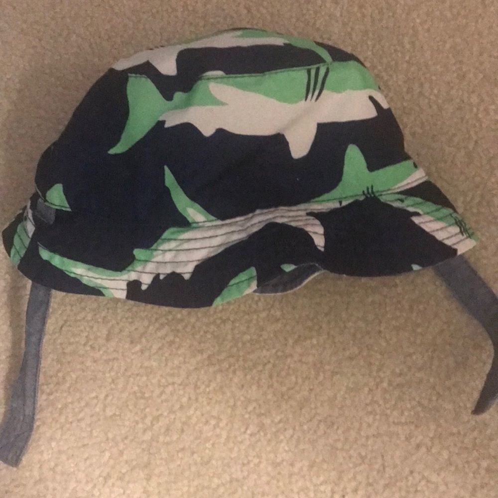 Reversible bucket hat